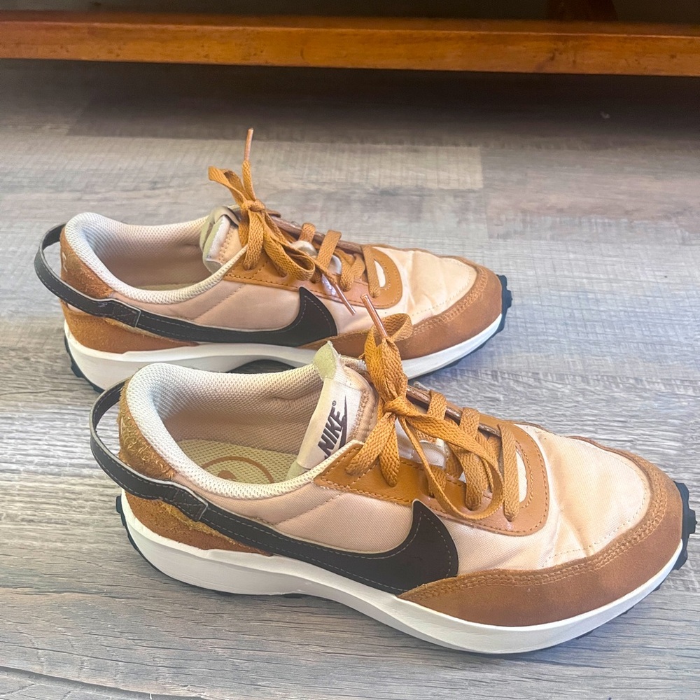 Nike Womens Waffle Debut Sneaker